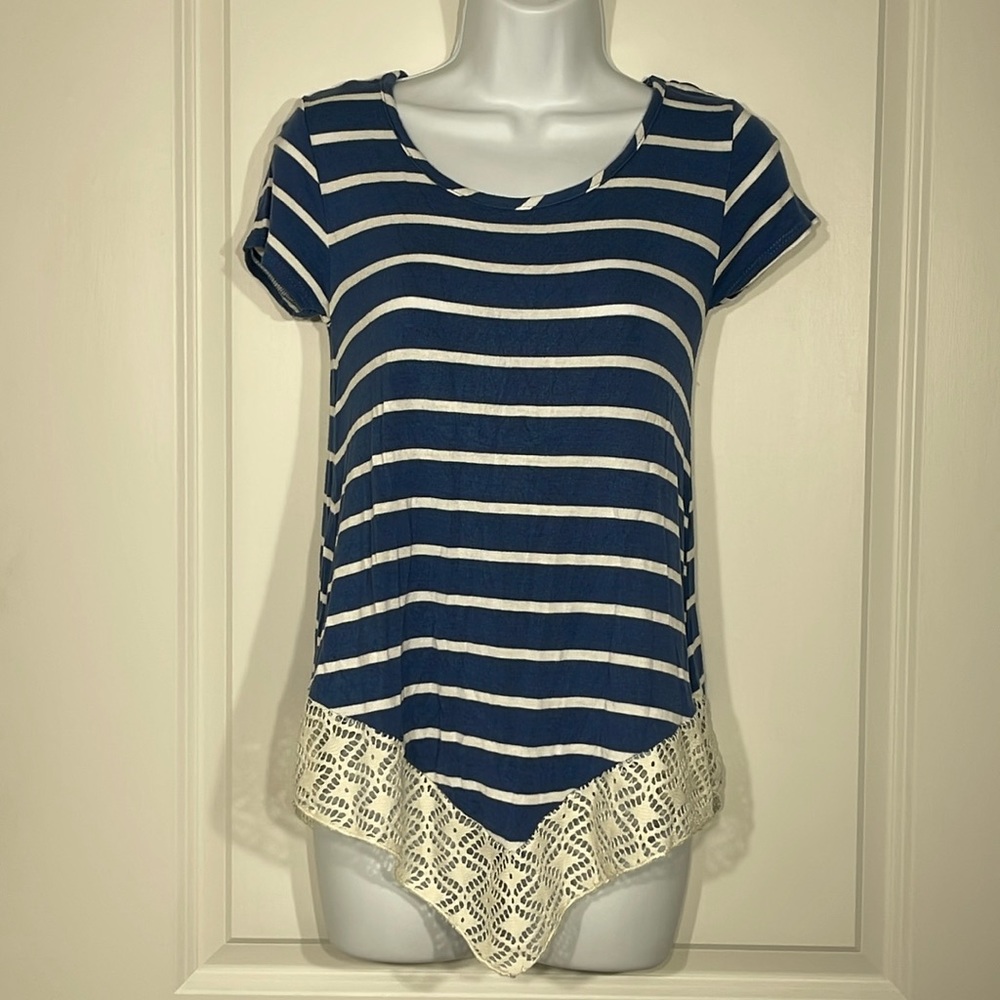 DISCREET blouse